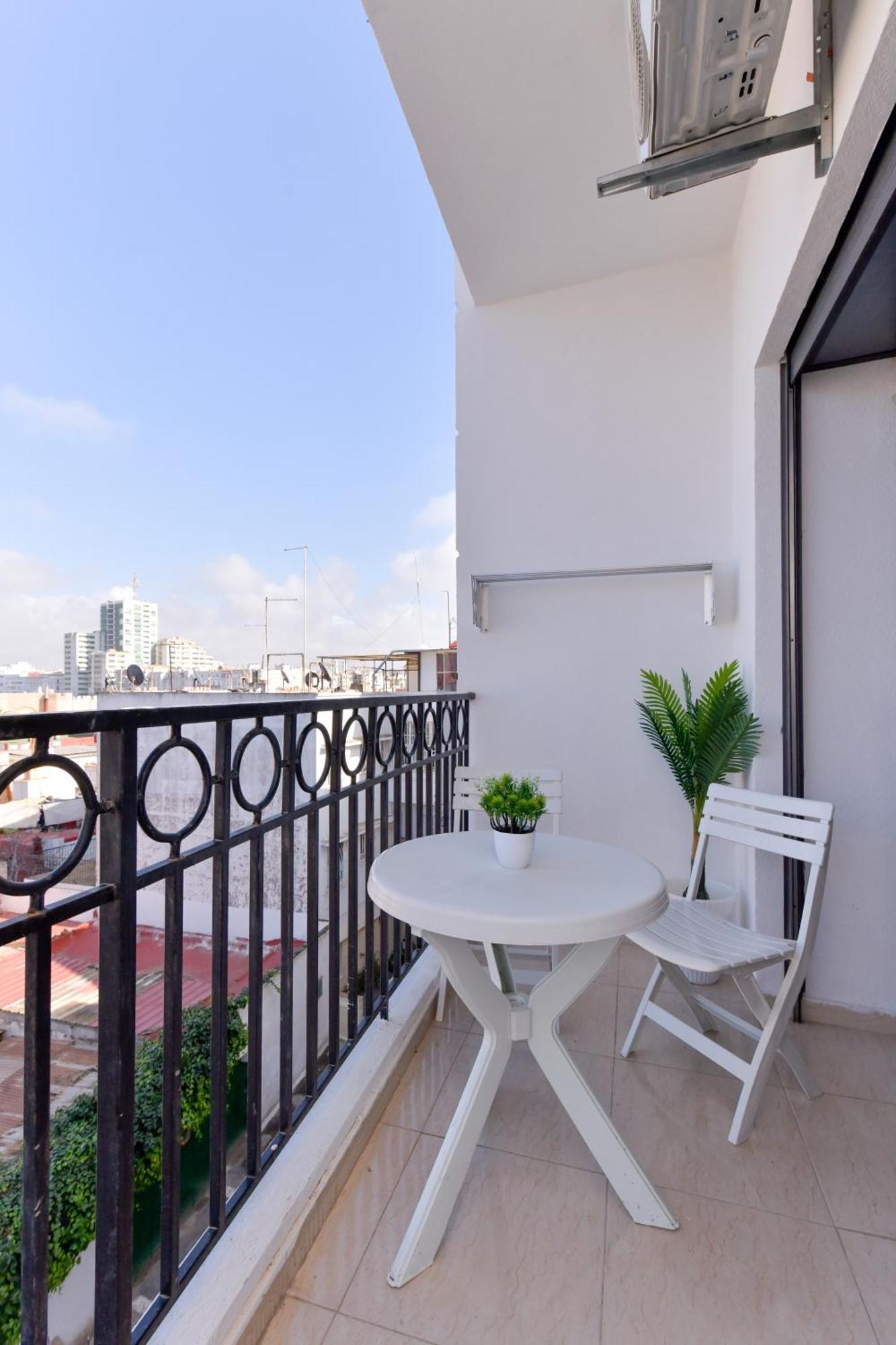 Appartement Charmant & Cozy - Centre Ville De Рабат Екстериор снимка